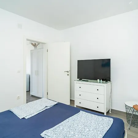 Nice Apartment In Mlini With House Sea View Apartment *